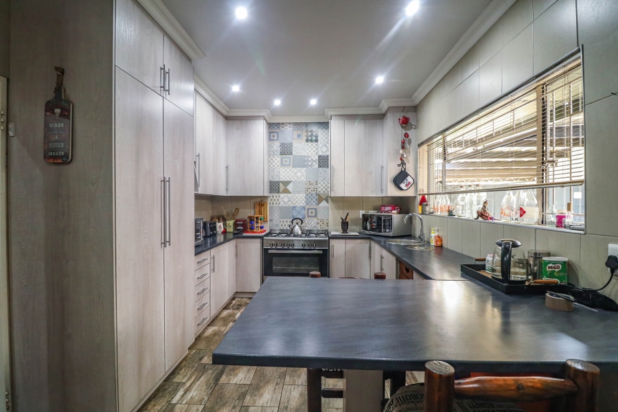 3 Bedroom Property for Sale in Flamwood North West